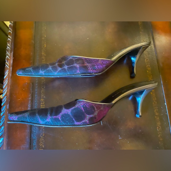 Donald J Pliner metallic heeled slides, size 10 - Picture 7 of 9